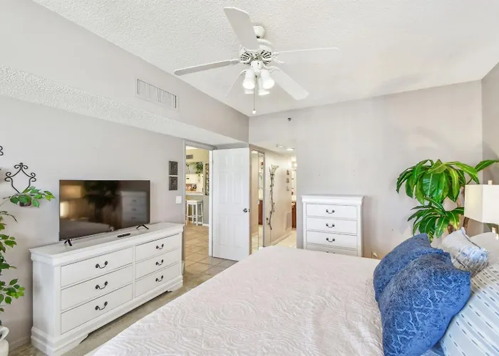 Penthouse Ocean & Pool View Apartment Clearwater Beach